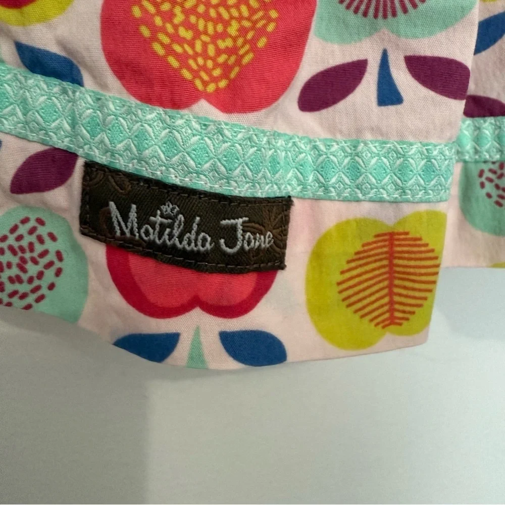 Matilda Jane top size 8, perfect for back to school.